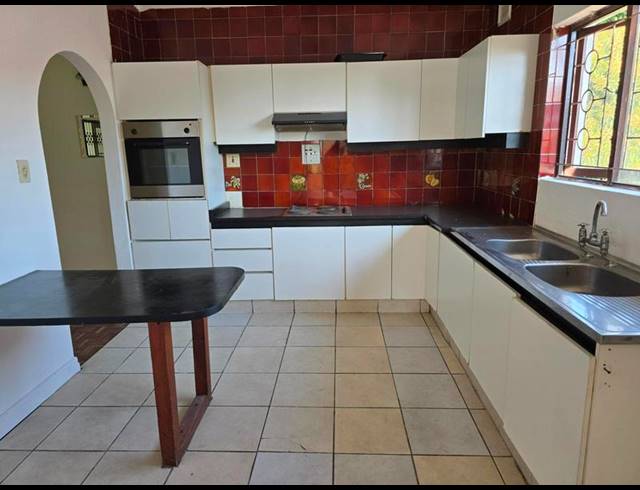 3 BEDROOM HOUSE FOR SALE IN OVERPORT